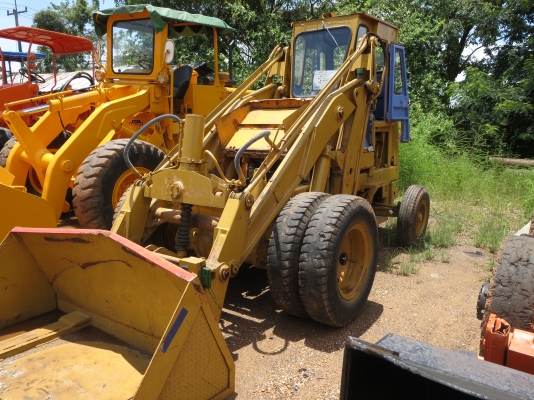 ขายรถตักล้อยาง STD23, JH60, SD23, SD20 มีหลายคันค่ะ ขายรถตักล้อยาง STD23, JH60, SD23, SD20 มีหลายคันค่ะ