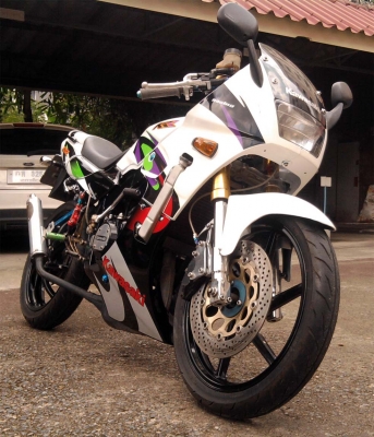 ขออนุญาติขาย  KAWASAKI KR 150 Proarm เสื้อทอง สีขาวมุก