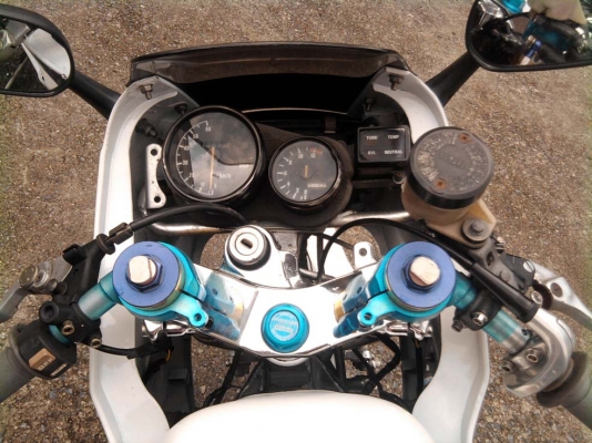 ขออนุญาติขาย  KAWASAKI KR 150 Proarm เสื้อทอง สีขาวมุก