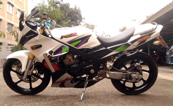 ขออนุญาติขาย  KAWASAKI KR 150 Proarm เสื้อทอง สีขาวมุก