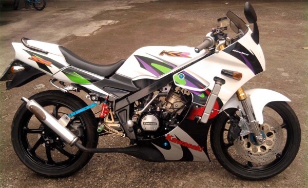 ขออนุญาติขาย  KAWASAKI KR 150 Proarm เสื้อทอง สีขาวมุก