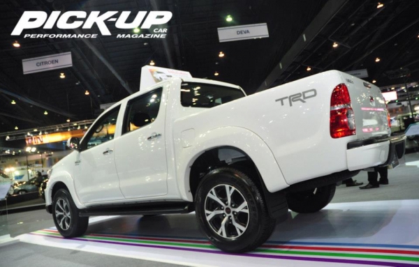 ขายสติกเกอร์ท้ายกะบะรถ vigo Prerunner  4*4  TRD เเท้