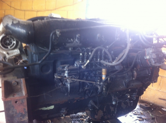 เครื่องรถสิบล้อหลายตัวเป็บของยุโรป