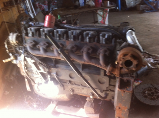 เครื่องรถสิบล้อหลายตัวเป็บของยุโรป