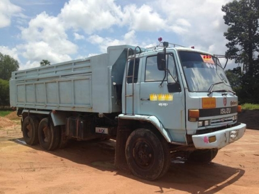 ISUZU ROCKY เครื่อง 360 HP 6WA1 รถพ่วงแม่+ลูก กระบะดั๊มพ์ 12 ตันสภาพดีไม่มีผุกร่อน ลูก 2 เพลาดั๊มพ์ความยาว 6 เมตร เครื่องแห้งแรงดีมากครับ ภายในเก๋งคอนโซลสวยครบพร้อม พวงมาลัยเพาเวอร์ ระบบเบรคทริ๊ปฟี้ครบ ช่วงล่างยางสภาพดี 70\% ทั้งแม่ลูกพร้อมใช้งาน เอกสารทะเ