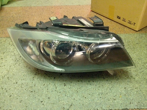 ขายไฟหน้า BMW E90 ด้านขวาซีนอน