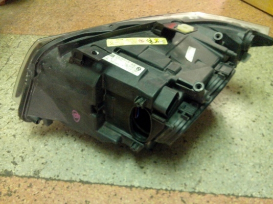 ขายไฟหน้า BMW E90 ด้านขวาซีนอน