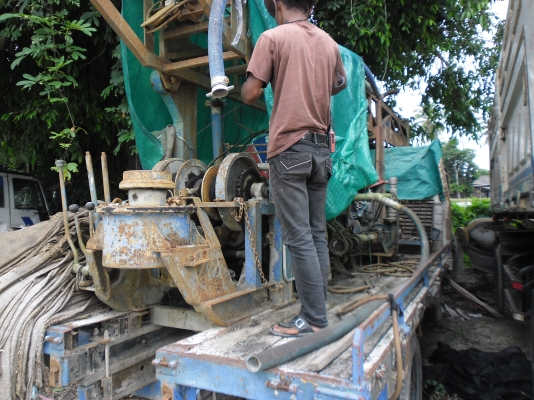 ขายด่วนรถเจาะบาดาล  พร้อมใช้งาน หัวเจาะ  1หัว  ก้านเจาะ60เมตร
