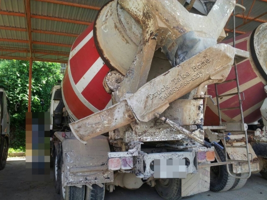 Nissan รถ 10 ล้อ โม่ปูน