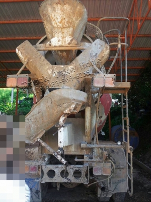 Nissan รถ 10 ล้อ โม่ปูน