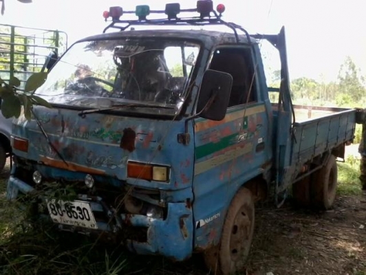 ISUZU ELF 85 HP หกล้อช่วงสั้น กระบะเหล็กความยาว 3.20 เมตรสภาพดี เครื่องแรงดี หัวเก๋งมีผุแต่ใช้งานได้ดีอยู่นะครับ ช่วงล่างคัชซีไม่มีผุสภาพดี ยางสภาพดี 7.50 สภาพดี 60\% พร้อมใช้งาน ราคาต่อรองได้ครับ