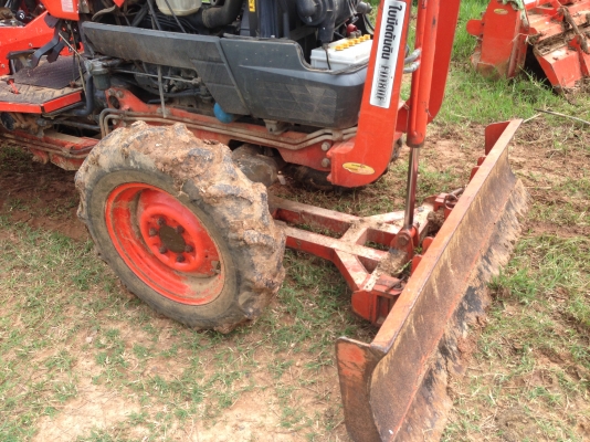 ขายด่วนรถไถคูโบต้า4508  พร้อมอุปกรณ 3 รายการ พร้อมดันหน้า โรตารึ ผาน 6 ทุกอย่างตราช้าง รถสภาพพร้อมใช้งาน เครื่องแน่น สนใจติดต่อได่ที่คุณ ชัยยา โทร 081-9972972 098-8451778