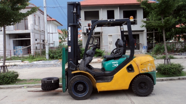 ขายฟอร์คลิฟท์ โคมัตสุดีเซล FD30T-16 เสา 4 เมตร เกียร์ ออโต้ 081-3535-948