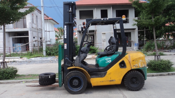 ขายฟอร์คลิฟท์ โคมัตสุดีเซล FD30T-16 เสา 4 เมตร เกียร์ ออโต้ 081-3535-948