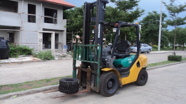 ขายฟอร์คลิฟท์ โคมัตสุดีเซล FD30T-16 เสา 4 เมตร เกียร์ ออโต้ 081-3535-948