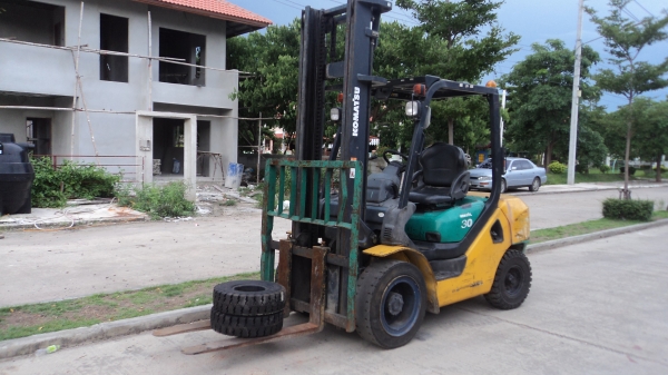 ขายฟอร์คลิฟท์ โคมัตสุดีเซล FD30T-16 เสา 4 เมตร เกียร์ ออโต้ 081-3535-948