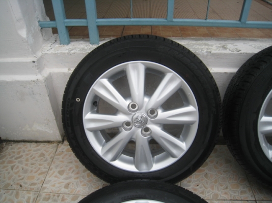 ขายล้อแม็ก Toyota yaris 15"x5.5" et 45 4รู100 +ยางปี4712 (081-3747940)