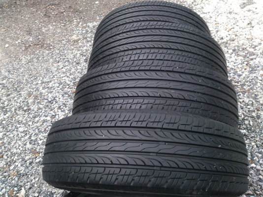 ขายยางMAXXIS BRAVO 225/70R15 ยางปลายปี10 ดอกยางเสมอกัน ไม่มีปะสวยๆ 4 เส้น