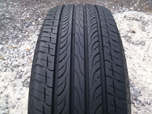 ขายยางMAXXIS BRAVO 225/70R15 ยางปลายปี10 ดอกยางเสมอกัน ไม่มีปะสวยๆ 4 เส้น