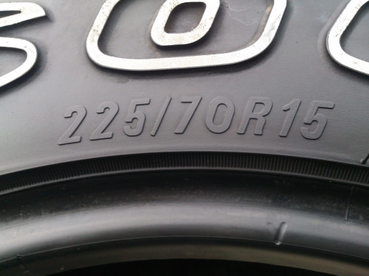 ขายยางMAXXIS BRAVO 225/70R15 ยางปลายปี10 ดอกยางเสมอกัน ไม่มีปะสวยๆ 4 เส้น