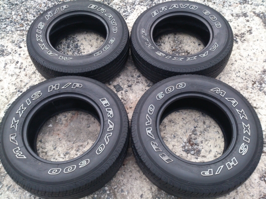 ขายยางMAXXIS BRAVO 225/70R15 ยางปลายปี10 ดอกยางเสมอกัน ไม่มีปะสวยๆ 4 เส้น