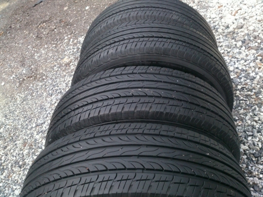 ขายยางMAXXIS BRAVO 225/70R15 ยางปลายปี10 ดอกยางเสมอกัน ไม่มีปะสวยๆ 4 เส้น