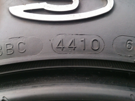 ขายยางMAXXIS BRAVO 225/70R15 ยางปลายปี10 ดอกยางเสมอกัน ไม่มีปะสวยๆ 4 เส้น