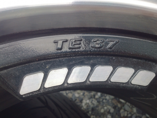 ขายแม็กTE37  6รู 139.7ขอบ18 พร้อมยางบริสโตร์265/60R18 ยางปลายปี10 สวยๆ จำนวน 1 ชุด