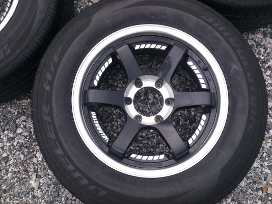 ขายแม็กTE37  6รู 139.7ขอบ18 พร้อมยางบริสโตร์265/60R18 ยางปลายปี10 สวยๆ จำนวน 1 ชุด