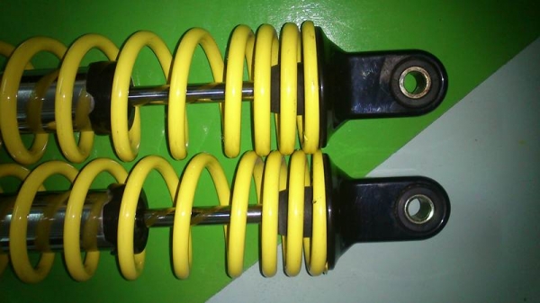 ขอขาย โช๊ค yss สภาพ 90 \% ใส่ได้แค่ 10 วัน