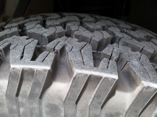 ขายยาง BF.ALL 265-75-16 ปี 12สัปดาห์ที่38 สภาพใหม่ไม่เคยลุยจอดเป็นส่วนมาก ขาย 26,500อยากเปลี่ยนไซด์ 084-0311505 พนธ์ ขอนแก่น.