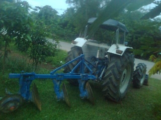 ขายรถไถ FORD 6610 2เพลา เพลาหน้า ZFหลังลาย เอกสารอินวอย เครื่องมือ 3 จาน 7 จาน ใบมีดดันหน้า ราคา 570000