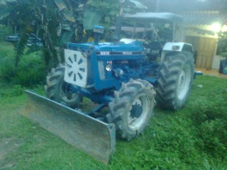 ขายรถไถ FORD 6610 2เพลา เพลาหน้า ZFหลังลาย เอกสารอินวอย เครื่องมือ 3 จาน 7 จาน ใบมีดดันหน้า ราคา 570000