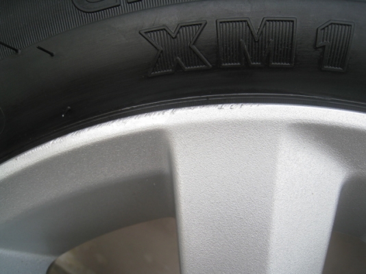 ขายล้อแม็ก Honda city ป้ายแดง 15"x5.5" et45 4รู100 + ยางปี 1113 สนใจติดต่อ เล็กคลองสาม (081-3747940)