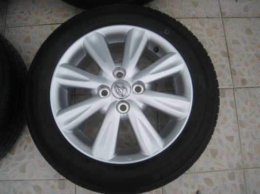 ขายล้อแม็ก Toyota yaris 15"x5.5" et 45 4รู100 +ยางปี4712 สนใจติดต่อเล็กคลองสามครับ  (081-3747940)