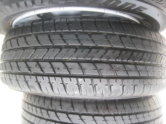 ขายล้อแม็ก Toyota yaris 15"x5.5" et 45 4รู100 +ยางปี4712 สนใจติดต่อเล็กคลองสามครับ  (081-3747940)