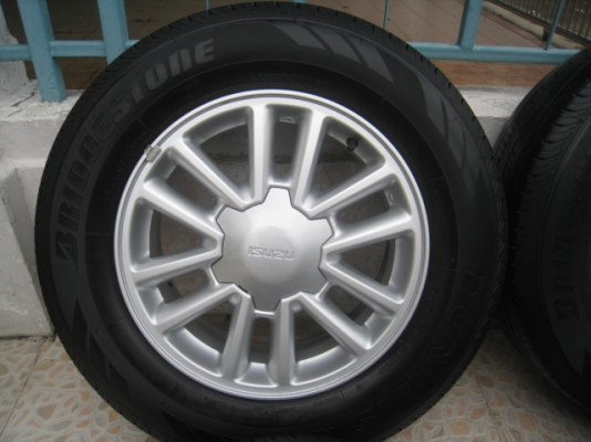 ขายล้อแม็ก All new Isuzu d-max ป้ายแดง 16"x 6.5" et41 6รู139 + ยางปี 0513 สนใจติดต่อ เล็กคลองสามครับ (081-3747940)