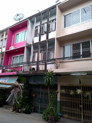 ขายตึก 3 ชั้น ใกล้อืมพีเรียลเวิล์สำโรง