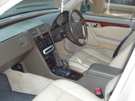 C220ELEGANCEติดLPGหัวฉีด สภาพสวยพร้อมใช้มาก ไม่มีคำว่าผิดหวัง