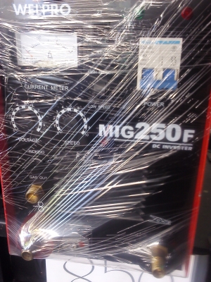 เครื่องเชื่อม MIG-MAG ยี้ห้อ WELPRO ใช้วิธีการป้อนเนื้อลวดลงที่ชิ้นงานอัตโนมัต