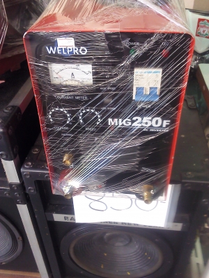 เครื่องเชื่อม MIG-MAG ยี้ห้อ WELPRO ใช้วิธีการป้อนเนื้อลวดลงที่ชิ้นงานอัตโนมัต