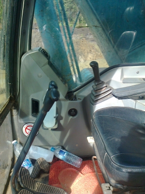 ขายรถแบ็คโฮ KOBELCO SK200 Mark 6 YN09 ใช้มา 8000 ชม.เจ้าของขายเอง ขายรถแบ็คโฮ KOBELCO SK200 Mark 6 YN09 ใช้มา 8000 ชม.เจ้าของขายเอง