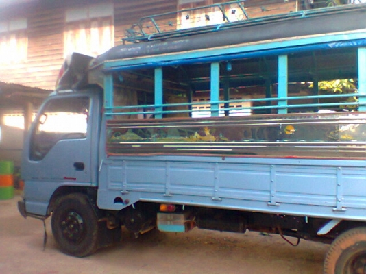 อิซูซุหกล้อ NPR 120รถห้างเดิมรับส่งนักเรียน