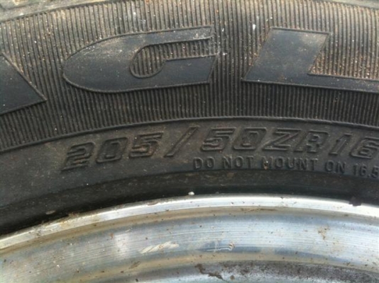 ขายแม๊ก 4 รู 100-114 ขอบ 16 หน้ากว้าง ไมรู้ แถมยางครับ ติดมากับรถเชียงกง BBS