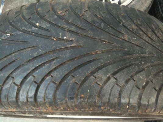 ขายแม๊ก 4 รู 100-114 ขอบ 16 หน้ากว้าง ไมรู้ แถมยางครับ ติดมากับรถเชียงกง BBS