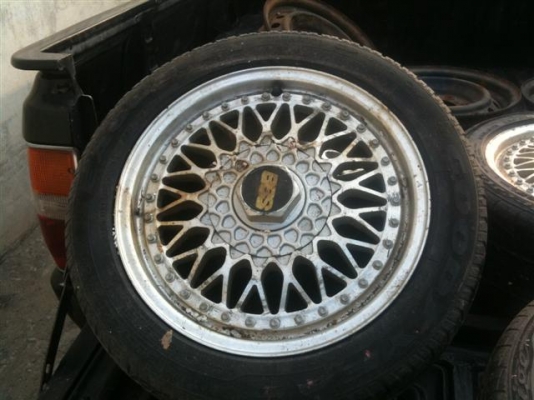 ขายแม๊ก 4 รู 100-114 ขอบ 16 หน้ากว้าง ไมรู้ แถมยางครับ ติดมากับรถเชียงกง BBS