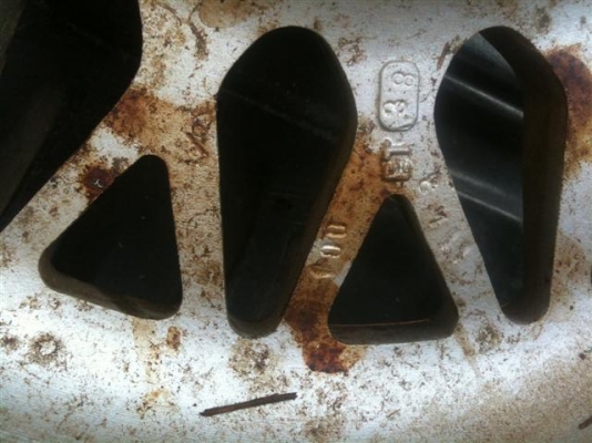 ขายแม๊ก 4 รู 100-114 ขอบ 16 หน้ากว้าง ไมรู้ แถมยางครับ ติดมากับรถเชียงกง BBS