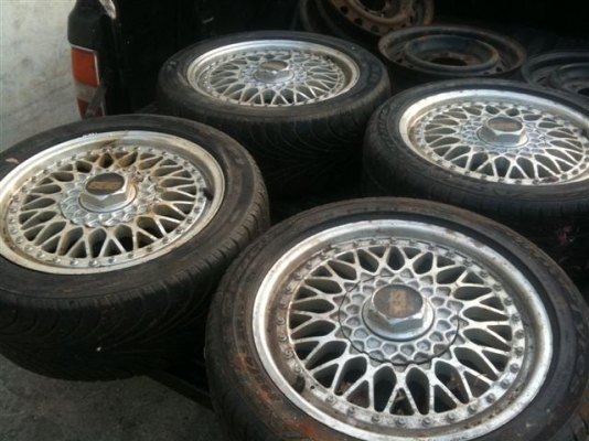 ขายแม๊ก 4 รู 100-114 ขอบ 16 หน้ากว้าง ไมรู้ แถมยางครับ ติดมากับรถเชียงกง BBS