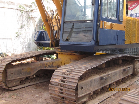 KOMATSU PC200 รุ่น 3 เครื่องปั๊มดีเดิมๆ ไฟฟ้าตัด สวยเดิมๆช่วงล่างเต็ม เอกสารสัญญาซื้อขาย