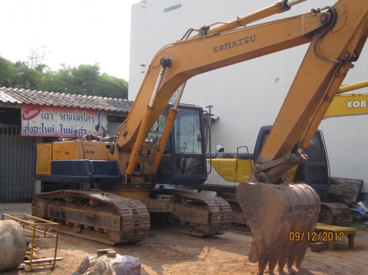 KOMATSU PC200 รุ่น 3 เครื่องปั๊มดีเดิมๆ ไฟฟ้าตัด สวยเดิมๆช่วงล่างเต็ม เอกสารสัญญาซื้อขาย